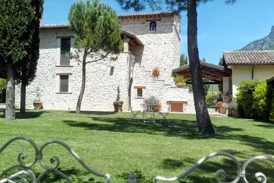 Image de Ferme avec piscine et bain à remous pour des vacances en Ombrie: \"Wisteria House\"