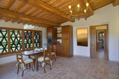 Bel appartement de 65 mètres carrés un bâtiment de ferme toscan typique, belle finition.