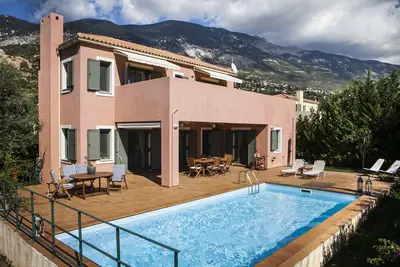 Image de Villa Eleni Trapezaki 3bd entièrement équipée avec vue sur la mer Ionienne
