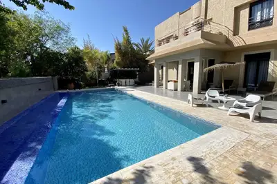 Image de Superbe Villa avec Piscine Privée a 10min du centre-ville