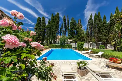 Image de Villa avec piscine Ă Mondello 15 personnes