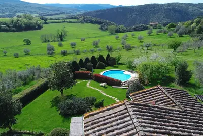 Image de Toscane Villa avec piscine privée et jacuzzi pour lune de miel et des vacances d'été