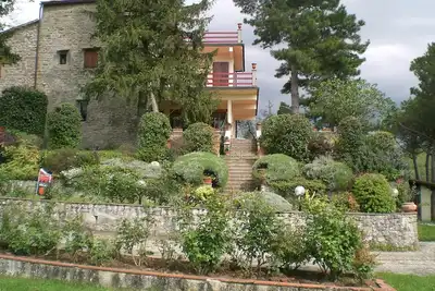 Image de Chianti Rufina une villa ancienne de 1200 « Torre Les arbres »