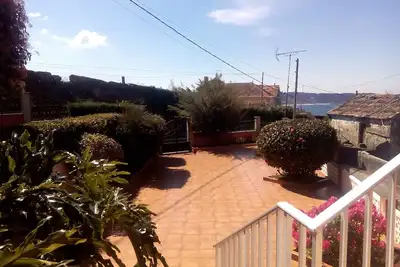 Image de Maison avec vue sur la mer: Ria de Aldan, îles Ons.