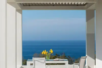 Image de Parfait pour les couples, près de la plage, tout neuf avec piscine privée