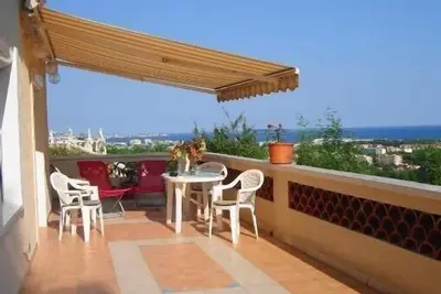 Image de T2 dans villa, vue mer panoramique, grande terrasse, plein sud, calme