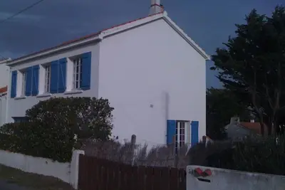 Image de Au grand calme - 1er étage villa indépendant avec jardin - 150 m plage