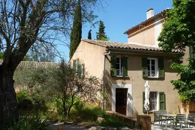 Image de Mas provençal avec piscine exclusive dans propriété du 18ème