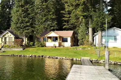 Image de Priest Lake Waterfront Cabin avec vue magnifique