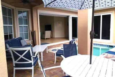 Image de À partir de 178 $ La marche ou la promenade d’avril de la plage à la plage Total Spa de luxe Spa impeccable