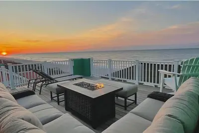 Image de Oceanfront 3 Br + Alcôve avec lit Qn, 2. 5 Ba