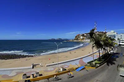 Image de Oceanfront - Dorme Maintenant jusqu'Ă 20 personnes | 6 ch, 5 sdb - 7, 600 pi2 (706 m2)