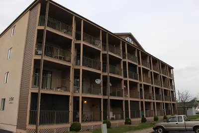 Image de Condo propre et confortable au premier étage!