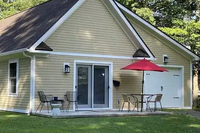 Image de Chautauqua Lake Cottage luxueux sur belle privée privée au bord du lac de 12 acres