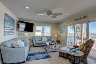 Image de Pelican's Landing Beachfront Home - 250k rénovation l'an dernier