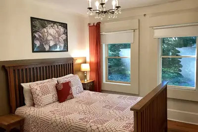 Image de Chalet de l'apiculteur. Retraite 5 étoiles. Minutes à Avl, Black Mtn, . Wwc, rivière cachée. <br>