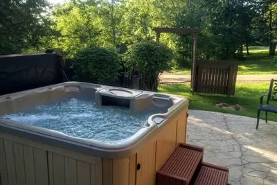 Image de Fabulous Home Away From Home - 4 Bdr - Avec bain Ă remous!