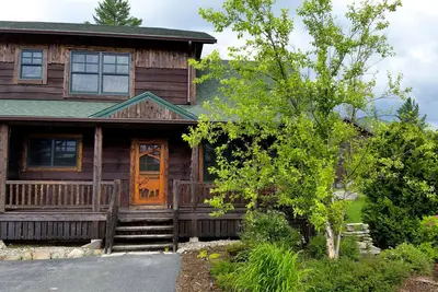 Image de Spacieuse maison de ville à Lake Placid avec toutes les commodités + 3 salles de bains en-suite