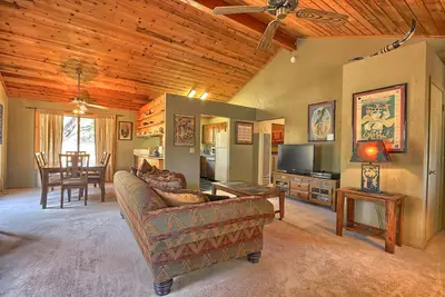 Image de Ce chalet pittoresque est le point de départ idéal pour votre voyage de Yosemite.