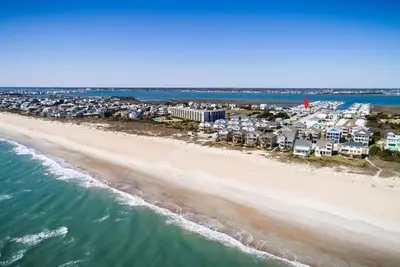 Image de Belle vue sur l'océan \/ côté sonore 3 Br 3. 5 bains Cottage à Atlantic Beach