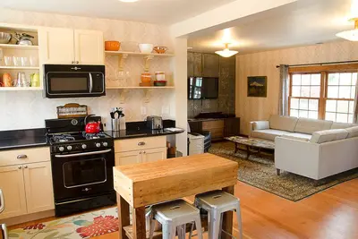 Image de Un bel appartement d'inspiration Vintage récemment rénové dans le centre-ville de Newberg, Or