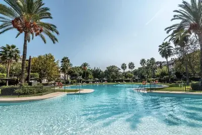 Image de Puerto Banus - Marbella Bel appartement à 10 minutes à pied. Wifi. garage