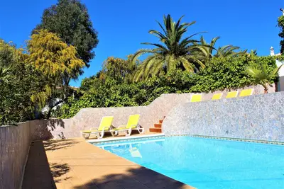 Charmante villa près de la plage et Carvoeiro. Airea. wifi.