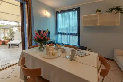 Image de Lumineux appartement avec terrasse sur le Port Canal de Marina di Ravenna