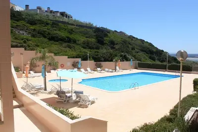 Image de T2 en copropriété privée avec piscine privée, salle de gym et Wifi - São Martinho do Porto