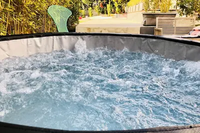Promo: Rêve de vacances avec Jacuzzi vue dégagée mer et coline calme et reposant