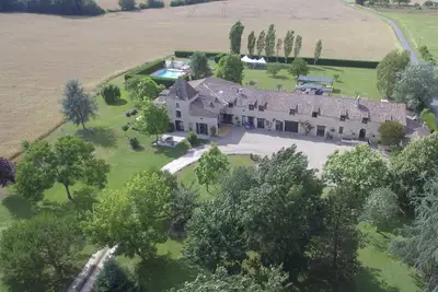 Image de Ferme La Colombière du 19ème siècle avec piscine chauffée pouvant accueillir jusqu'à 18 personnes