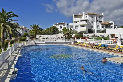 Image de Superbe appartement, jardins et vues. Très bien situé, proche de tout!