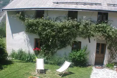 Image de Gîte de 10 lits avec terrasse privée.