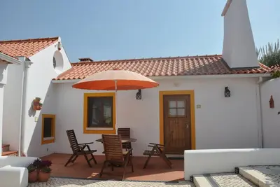 Image de 2 chambres à coucher rénovées nouveau caractère rempli chalet pour 4\/5 seulement7km de Obidos