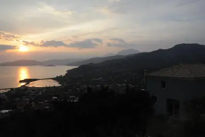 Image de Maisons avec piscine avec vue magnifique au coucher du soleil