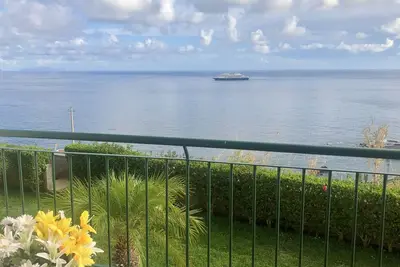 Image de Vue sur l'océan - à quelques minutes de la plage - Grands restaurants locaux - Wifi gratuit et parking