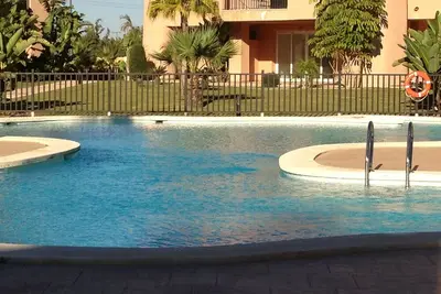 Image de Appartement au rez-de-chaussée avec jardin et vue sur le lac de golf, plusieurs piscines