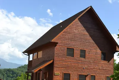 Image de Vues à couper le souffle cabine 2 Bd / 2Ba - rue privée. 99 $ Tarifs en milieu de semaine!