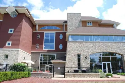 Image de Magnifique condo meublé avec vue sur la baie de Grand Traverse!