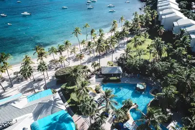 Vues incroyables avec piscine, bain à remous, restaurant, plage, laveuse / sécheuse, Roku & WiFi.