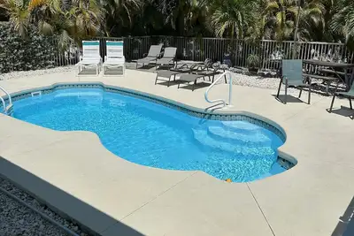 Image de 3bd, 2ba, piscine, canal du front de mer. Kayak, Bi + Cabana Club! 70 'Seawall