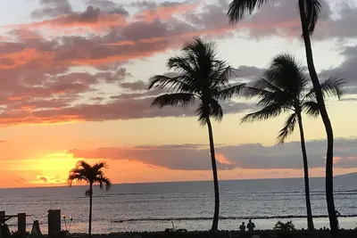 Étapes de la plage magnifiques couchers de soleil! Tradewinds et A \/ C; 2b \/ 2b
