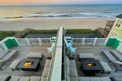 Image de Oceanfront, 6br + 2 Qn Alcôves, 2 Kit, 2 Lv Rm, 4fb, 2hb