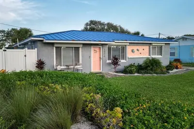 Image de Home Away from Home; Beach Paradise; Apportez votre brosse à dents et Come!