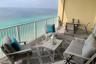 Image de Condo de luxe face Ă la mer / balcon immense / service de plage / meilleures vues!