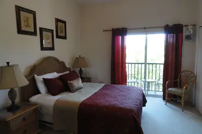 Image de Excellente affaire! , Spacieuse, Condo calme donnant sur l'étang