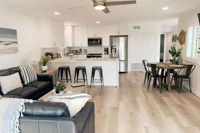 Image de Ocean Front, Huge yard, Spacious, A \/ C, Surfboards \/ Beach Gear