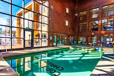 Image de Studio présidentiel Brian Head, piscine-jacuzzi, ski-in \/ out, pour 6 personnes, ascenseur