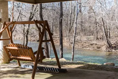 Image de Bord de l'eau avec bain Ă remous, Grill, Table pique-nique et pĂŞche W 2 Master King Suites