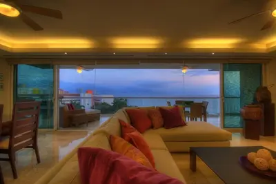 Image de Condo élégant face à l'océan! 4Br \/ 4Ba